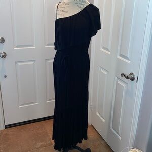 BCBG MAXAZRIA Boho One-Shoulder Black Maxi size Medium